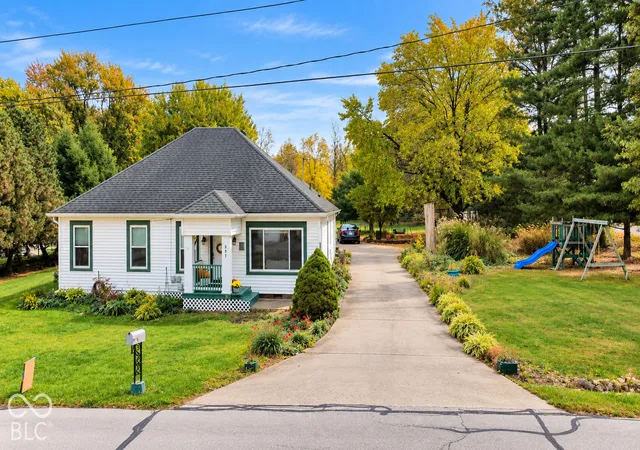 Photo 4 of Single family home for sale at 397 W Lincoln, Danville, IN 46122 | MLS# 22133905 | Listing updated on 2026-10-29