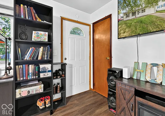 Photo 3 of Single family home for sale at 1510 Mar Lee Ln, Lebanon, IN 46052 | MLS# 22133932 | Listing updated on 2026-10-28