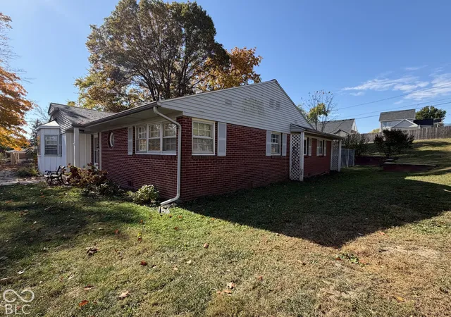 Photo 3 of Single family home for sale at 308 N Edgeway Dr, Alexandria, IN 46001 | MLS# 22133935 | Listing updated on 2026-10-30