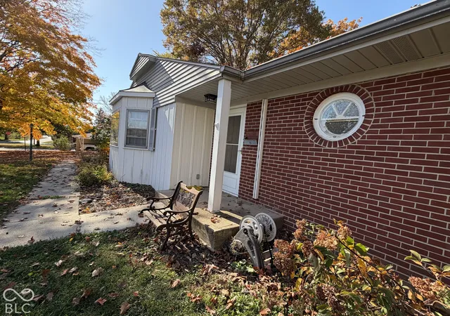 Photo 4 of Single family home for sale at 308 N Edgeway Dr, Alexandria, IN 46001 | MLS# 22133935 | Listing updated on 2026-10-30