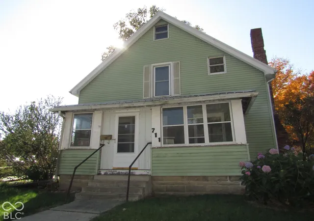 Photo 1 of Single family home for sale at 711 Sloan St, Crawfordsville, IN 47933 | MLS# 22133969 | Listing updated on 2026-10-29