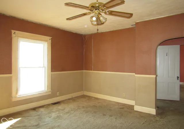 Photo 2 of Single family home for sale at 711 Sloan St, Crawfordsville, IN 47933 | MLS# 22133969 | Listing updated on 2026-10-29