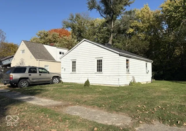 Photo 1 of Single family home for sale at 2422 Hendricks St, Anderson, IN 46016 | MLS# 22133974 | Listing updated on 2026-10-29
