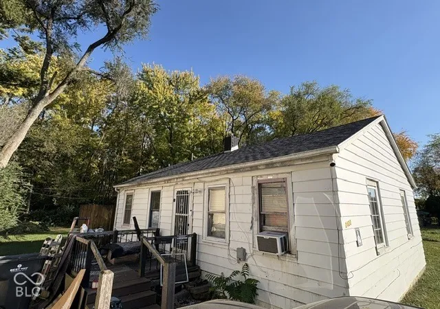 Photo 2 of Single family home for sale at 2422 Hendricks St, Anderson, IN 46016 | MLS# 22133974 | Listing updated on 2026-10-29