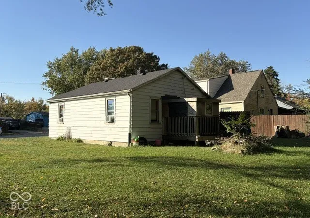 Photo 3 of Single family home for sale at 2422 Hendricks St, Anderson, IN 46016 | MLS# 22133974 | Listing updated on 2026-10-29