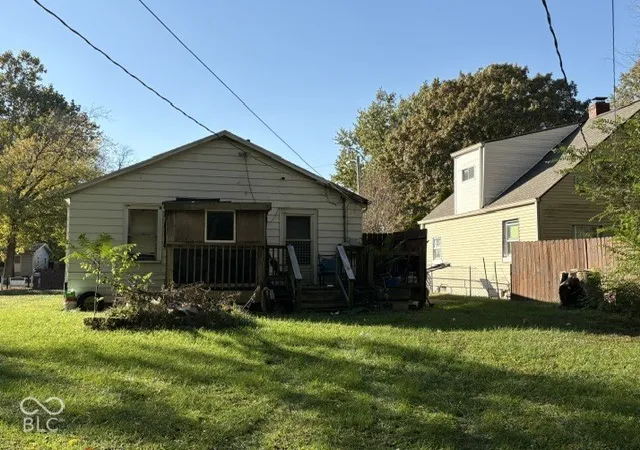 Photo 4 of Single family home for sale at 2422 Hendricks St, Anderson, IN 46016 | MLS# 22133974 | Listing updated on 2026-10-29