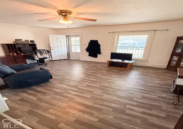 Photo 2 of Single family home for sale at 2604 E Jackson St, Muncie, IN 47303 | MLS# 22133990 | Listing updated on 2026-10-29