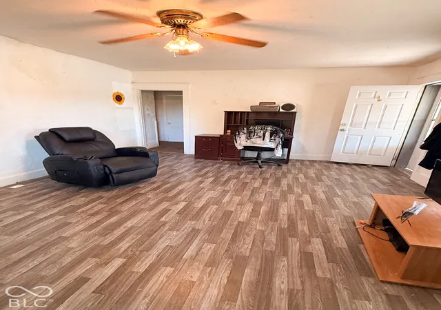 Photo 3 of Single family home for sale at 2604 E Jackson St, Muncie, IN 47303 | MLS# 22133990 | Listing updated on 2026-10-29