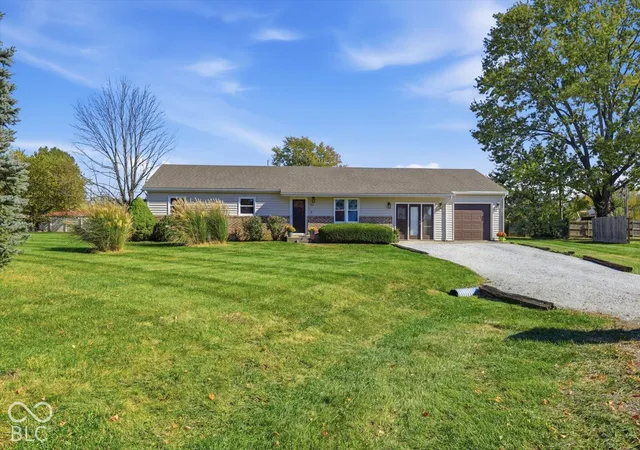 Photo 1 of Single family home for sale at 2854 S Oakland Dr, Shelbyville, IN 46176 | MLS# 22134010 | Listing updated on 2026-10-30