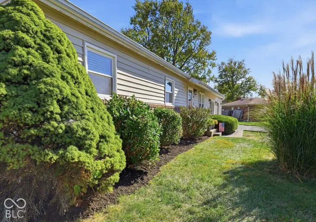 Photo 4 of Single family home for sale at 2854 S Oakland Dr, Shelbyville, IN 46176 | MLS# 22134010 | Listing updated on 2026-10-30
