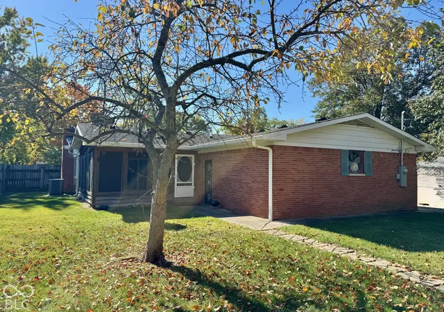 Photo 1 of Single family home for sale at 902 Southwood Dr, Indianapolis, IN 46227 | MLS# 22134011 | Listing updated on 2026-10-30