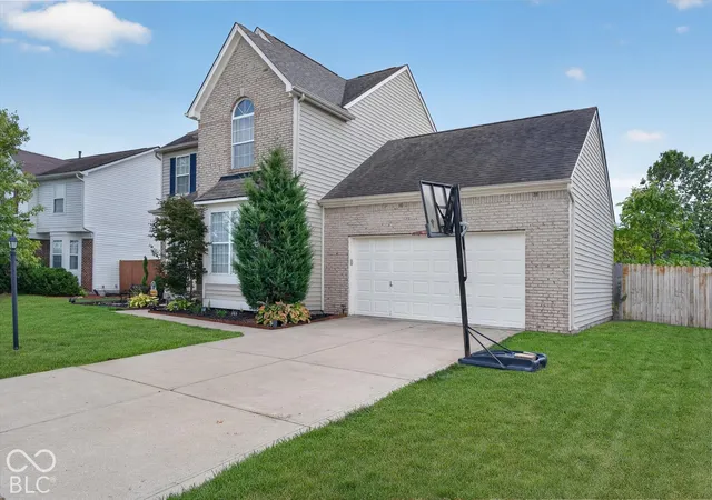 Photo 1 of Single family home for sale at 585 Downing Dr, Greenwood, IN 46143 | MLS# 22134034 | Listing updated on 2026-10-30