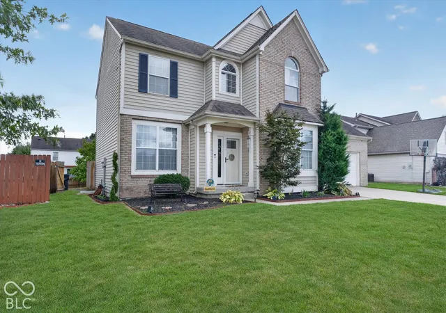 Photo 2 of Single family home for sale at 585 Downing Dr, Greenwood, IN 46143 | MLS# 22134034 | Listing updated on 2026-10-30