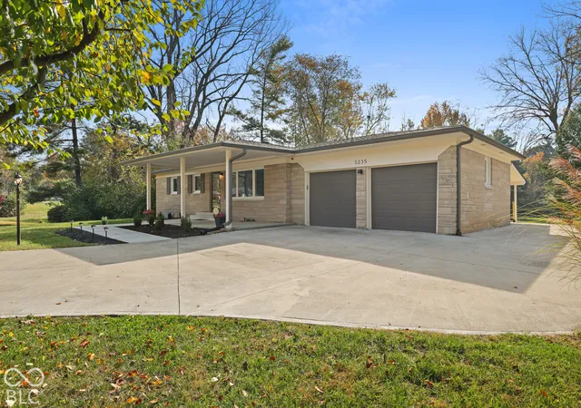 Photo 4 of Single family home for sale at 3235 E Loretta Dr, Indianapolis, IN 46227 | MLS# 22134049 | Listing updated on 2026-10-31