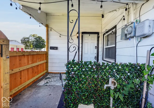 Photo 2 of Single family home for sale at 611 Center St, Shelbyville, IN 46176 | MLS# 22134079 | Listing updated on 2026-10-29