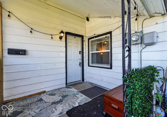 Photo 3 of Single family home for sale at 611 Center St, Shelbyville, IN 46176 | MLS# 22134079 | Listing updated on 2026-10-29