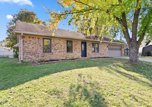 Single family home for sale at 46 Oakden Ct, Whiteland, IN 46184 | MLS# 22134099