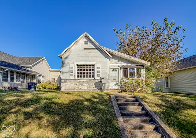 Single family home for sale at 910 S B St, Elwood, IN 46036 | MLS# 22134115