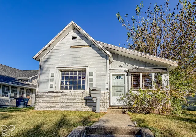 Photo 1 of Single family home for sale at 910 S B St, Elwood, IN 46036 | MLS# 22134115 | Listing updated on 2026-10-29