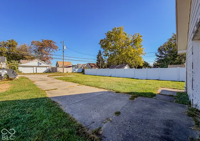 Photo 4 of Single family home for sale at 910 S B St, Elwood, IN 46036 | MLS# 22134115 | Listing updated on 2026-10-29