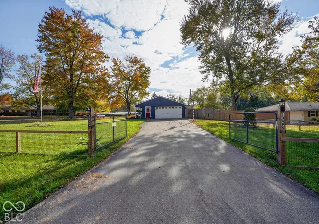 Photo 3 of Single family home for sale at 10495 Orchard Park W, Carmel, IN 46280 | MLS# 22134120 | Listing updated on 2026-10-29
