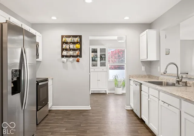 Photo 3 of Single family home for sale at 6752 Coatbridge Cir, Indianapolis, IN 46254 | MLS# 22134121 | Listing updated on 2026-10-30