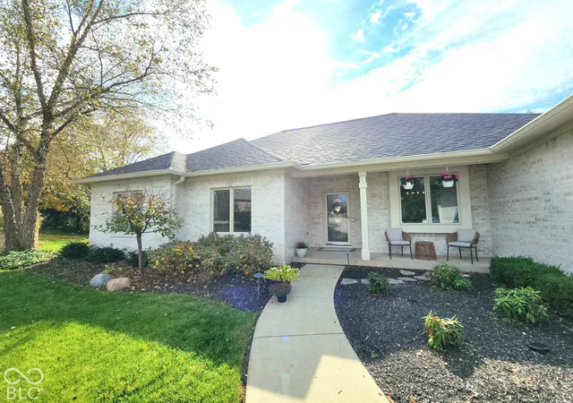 Photo 2 of Single family home for sale at 2673 Waldon Ct, Greenwood, IN 46143 | MLS# 22134145 | Listing updated on 2026-10-30
