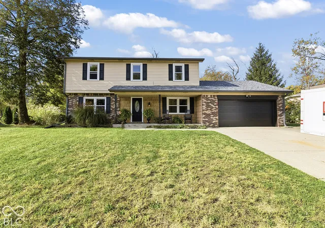 Photo 2 of Single family home for sale at 588 Waterview Blvd, Greenfield, IN 46140 | MLS# 22134167 | Listing updated on 2026-10-30