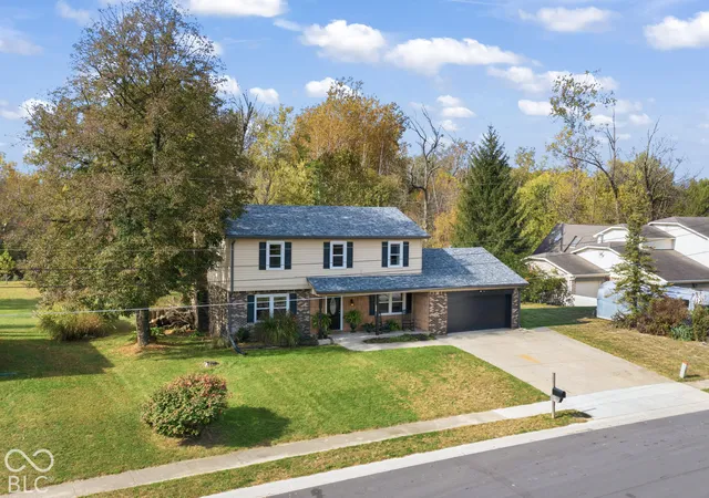 Photo 3 of Single family home for sale at 588 Waterview Blvd, Greenfield, IN 46140 | MLS# 22134167 | Listing updated on 2026-10-30