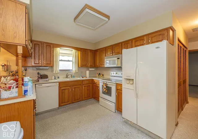 Photo 3 of Single family home for sale at 1040 Lawndale Dr, Greenwood, IN 46142 | MLS# 22134250 | Listing updated on 2026-10-30