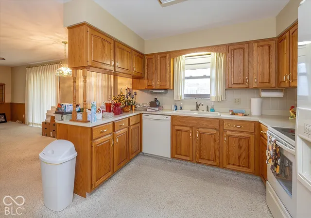 Photo 4 of Single family home for sale at 1040 Lawndale Dr, Greenwood, IN 46142 | MLS# 22134250 | Listing updated on 2026-10-30