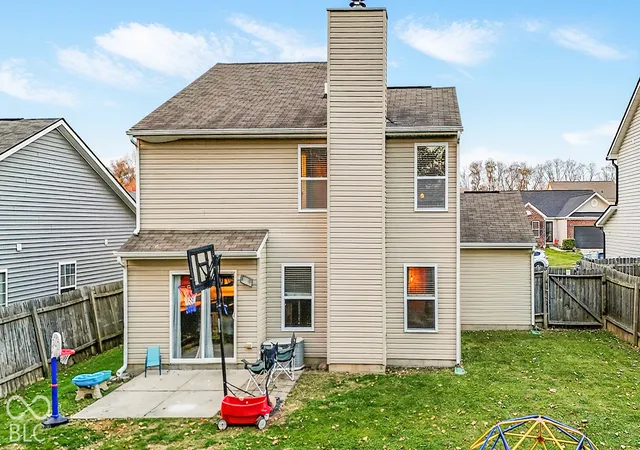 Photo 3 of Single family home for sale at 11461 High Grass Dr, Indianapolis, IN 46235 | MLS# 22134368 | Listing updated on 2026-10-31