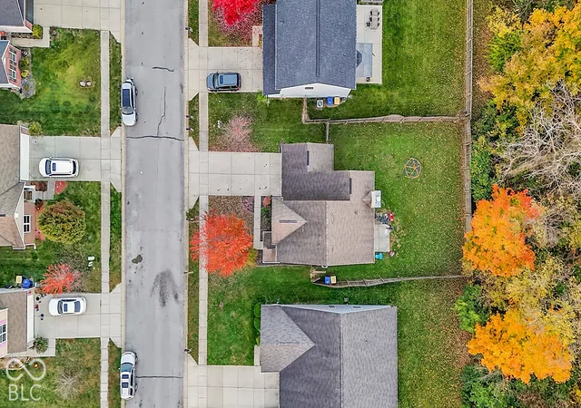 Photo 4 of Single family home for sale at 11461 High Grass Dr, Indianapolis, IN 46235 | MLS# 22134368 | Listing updated on 2026-10-31