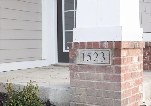Photo 2 of Single Family Residence at 1523 Cloverdon Dr, Westfield, IN 46074 | MLS# 21662643 |  | Sold on 2020-01-27