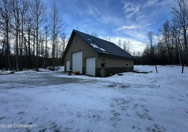 3rd image of 11855 N Wright Way, Sutton, AK 99674 | MLS# 25-2010