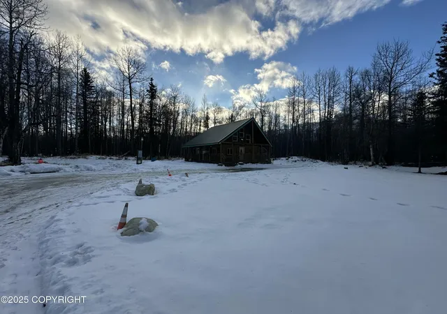 5th image of 11855 N Wright Way, Sutton, AK 99674 | MLS# 25-2010
