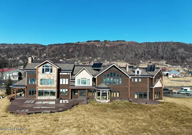 Photo 3 of Single family home for sale at 5260 Kachemak Dr, Homer, AK 99603 | MLS# 25-3110 | Listing updated on 2026-09-11