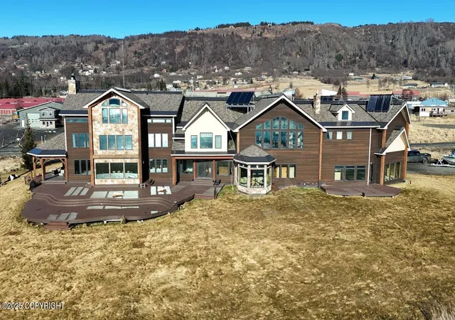 Photo 4 of Single family home for sale at 5260 Kachemak Dr, Homer, AK 99603 | MLS# 25-3110 | Listing updated on 2026-09-11