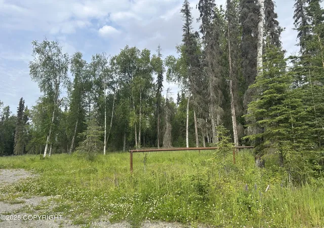 Photo 3 of Sale Pending at 44570 Lumberjack Ln, Soldotna, AK 99669 | MLS# 25-8907 | Listing updated on 2026-09-17