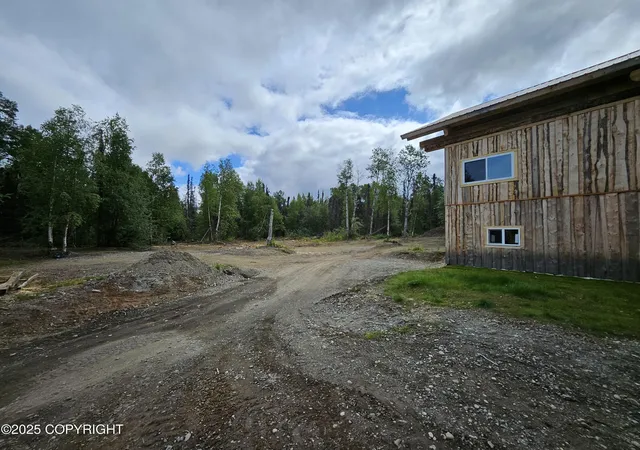 Photo 3 of Sale Pending at 15882 E Willow Cir, Talkeetna, AK 99676 | MLS# 25-9281 | Listing updated on 2026-09-15