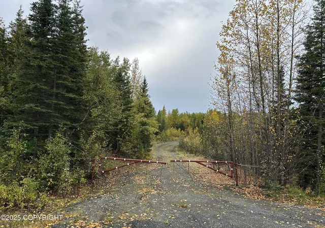 5th image of 48425 Sterling Hwy, Soldotna, AK 99669 | MLS# 25-11996