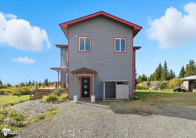Photo 4 of Single family home for sale at 60918 Skyline Dr, Homer, AK 99603 | MLS# 25-12147 | Listing updated on 2025-09-23