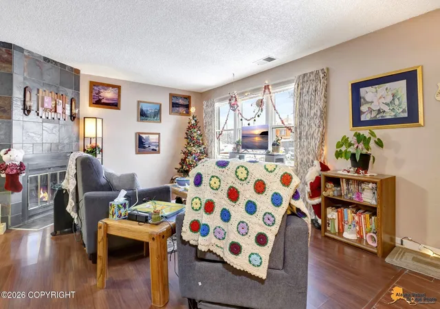 Photo 4 of Sale Pending at 1271 Elegante Ln, Anchorage, AK 99501 | MLS# 26-9268 | Listing updated on 2026-08-01
