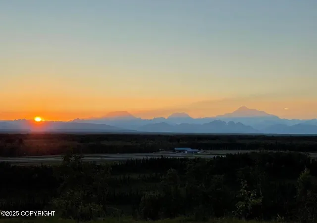 2nd image of 15199 E Axelsson Dr, Talkeetna, AK 99676 | MLS# 25-14823