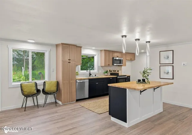 Photo 4 of Single family home for sale at 2000 Wildwood Ln, Anchorage, AK 99517 | MLS# 26-5396 | Listing updated on 2026-10-03