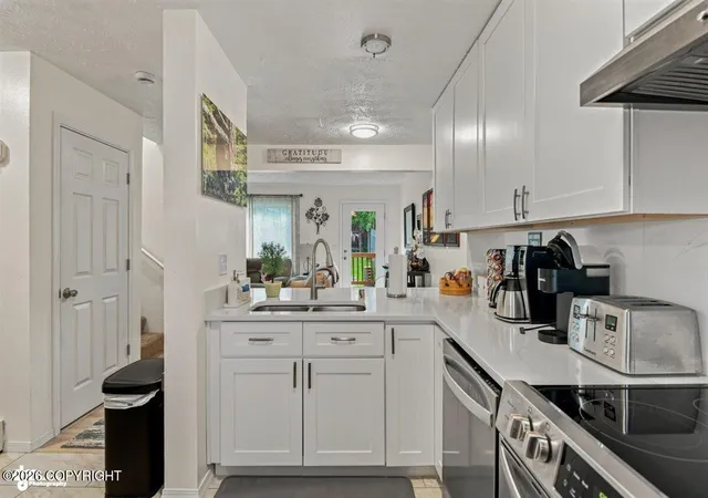 Photo 4 of Sale Pending at 10057 Thimble Berry Dr, Anchorage, AK 99515 | MLS# 26-10743 | Listing updated on 2026-09-16