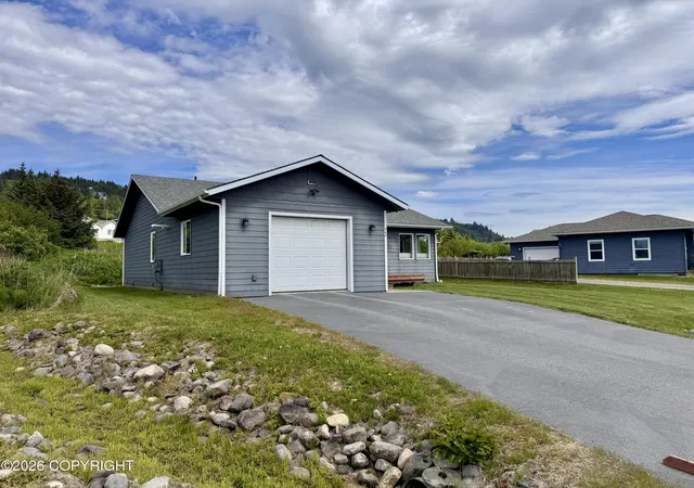 Homes for sale in Homer, AK | 960 Shelley Ave, Homer, AK 99603 | MLS# 26-3333