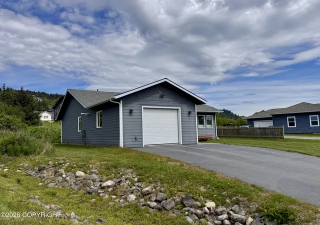 Homes for sale in Homer, AK | 960 Shelley Ave, Homer, AK 99603 | MLS# 26-3333