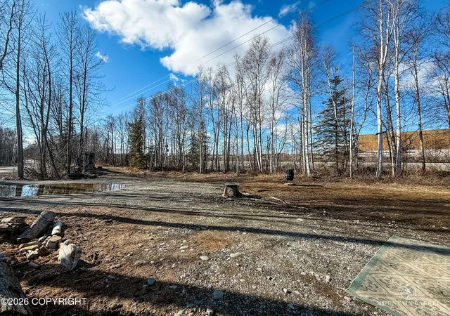 Photo 2 of Sale Pending at 1745 W Lucille Dr, Wasilla, AK 99654 | MLS# 26-4223 | Listing updated on 2026-06-07