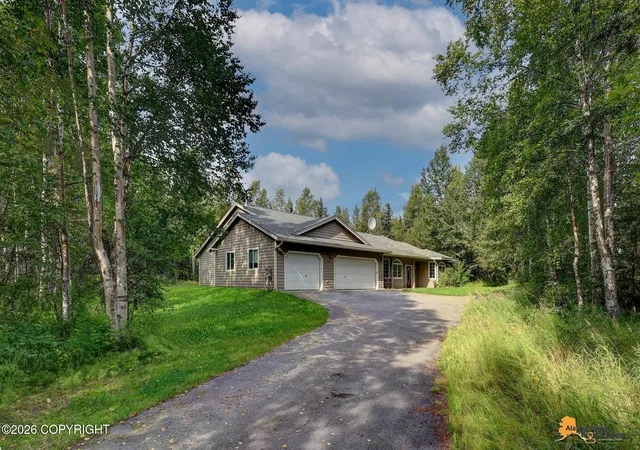 Photo 3 of Sale Pending at 2004 N Saddle Horse Dr, Wasilla, AK 99654 | MLS# 26-3786 | Listing updated on 2026-09-18